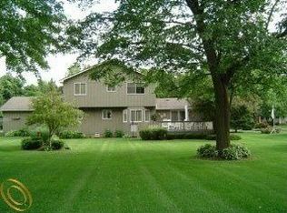 7442 Arrowood Dr, West Bloomfield, MI