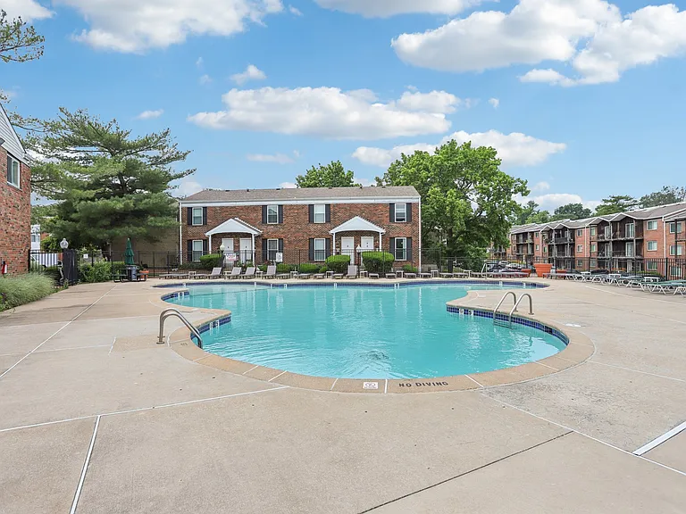 Marlborough Trails Apartments — Photo 23
