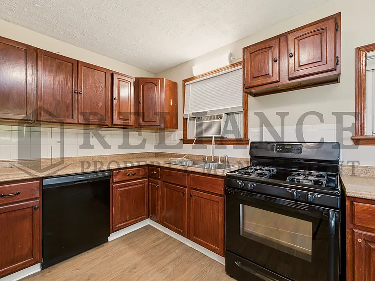2917 S Walnut St — Photo 30