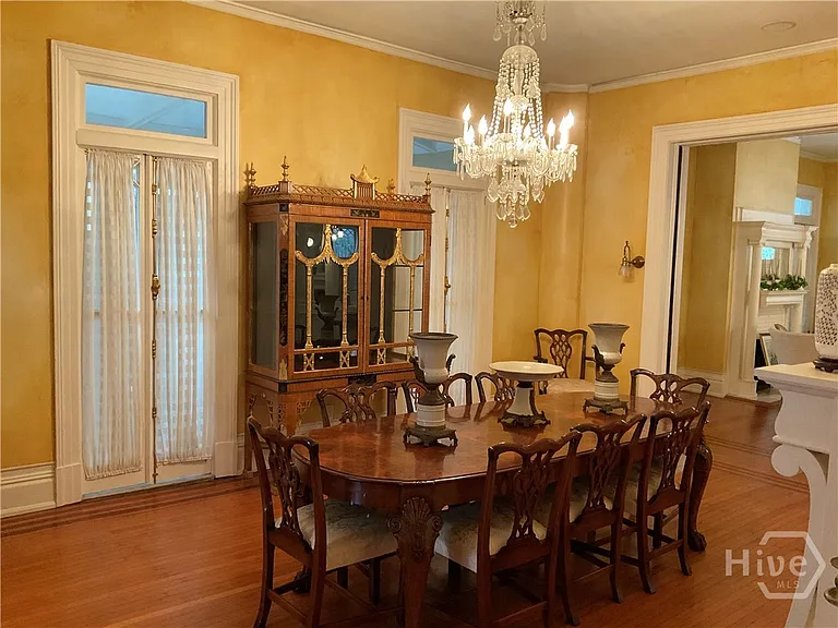 920 E Victory Dr — Photo 12