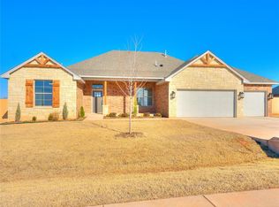 125 W Duane Dr, Mustang, OK 73064