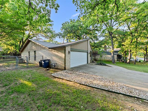 3rd image of 121 Lakevista W