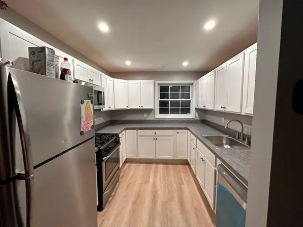 22 13th St Floor 2, Watervliet, NY 12189