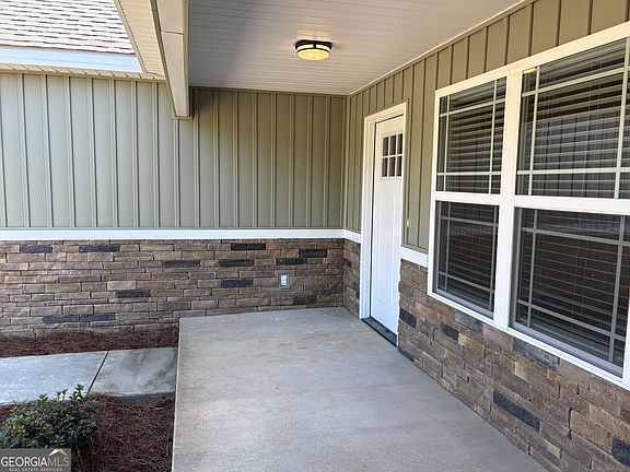 2nd image of 221 Buckingham Parc Cir