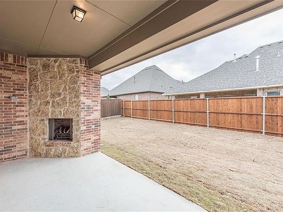 3rd image of 921 Amber Knoll Dr