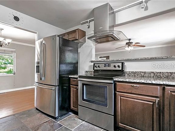 5th image of 1610 Crestview Dr