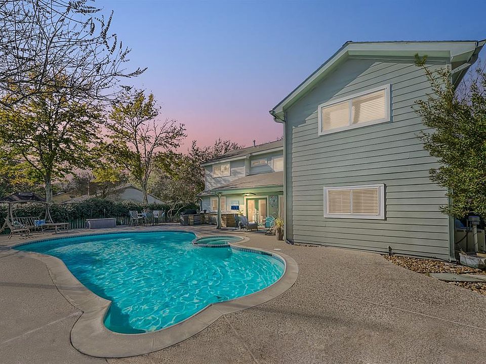 1st image of 1502 Heights Dr