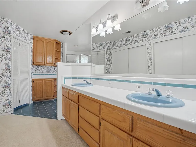 654 Jerome St — Photo 32