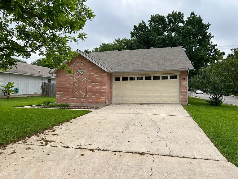 8214 Spring Town St — Photo 2