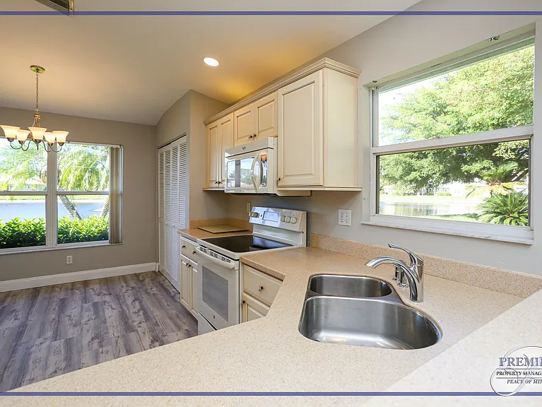 402 Emerald Bay Cir #E7 — Photo 19