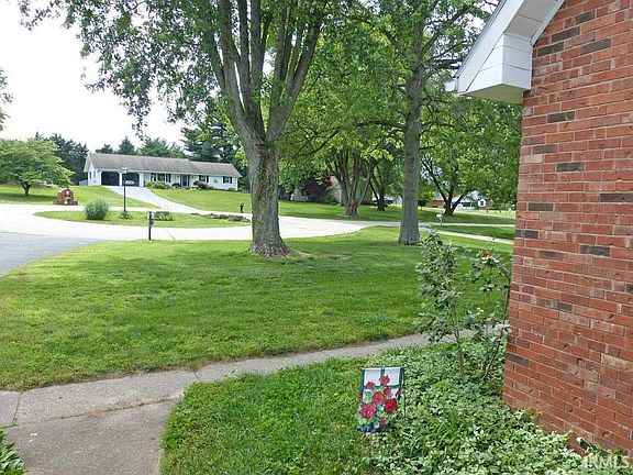 3rd image of 2810 Marian Dr