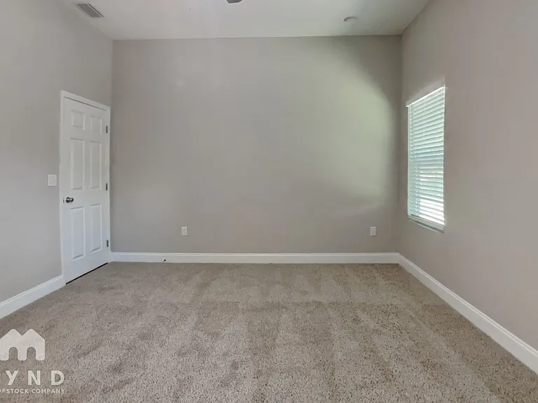 455 Brentwood Ct — Photo 9