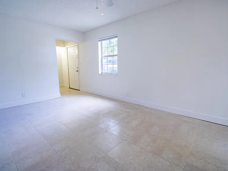 1505 Himmarshee St #101 — Photo 2