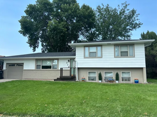 314 W 7th St, Pierre, SD 57501