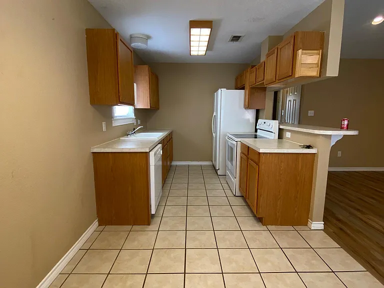 1441 Seamans Way — Photo 3