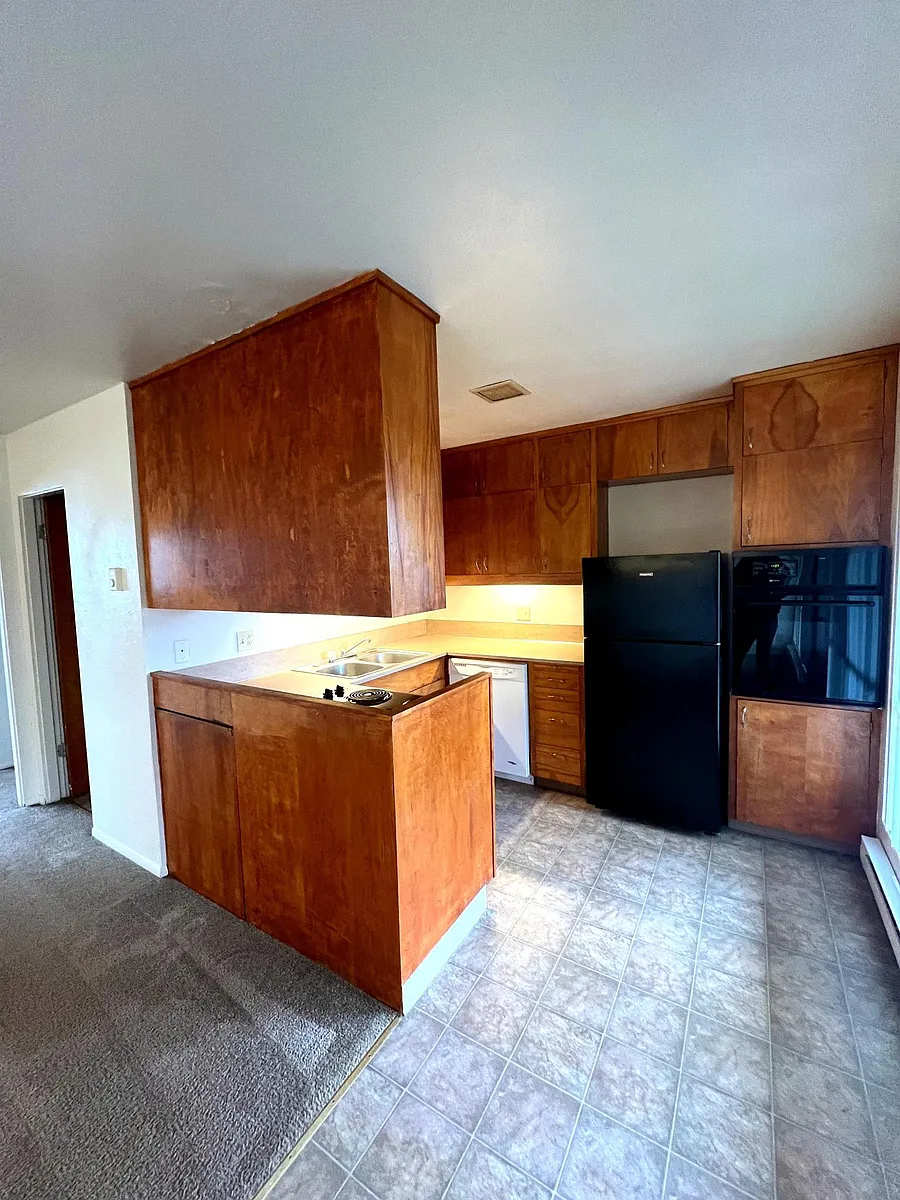 Building Photo - 170 Owens St S #106