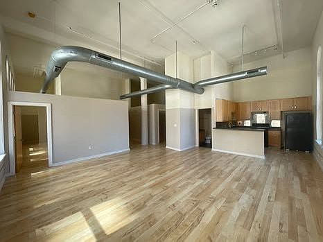 5th image of 918 Olive St