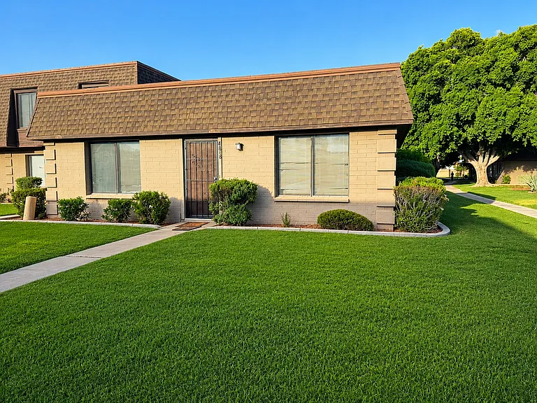 4818 S Alder Dr — Photo 1