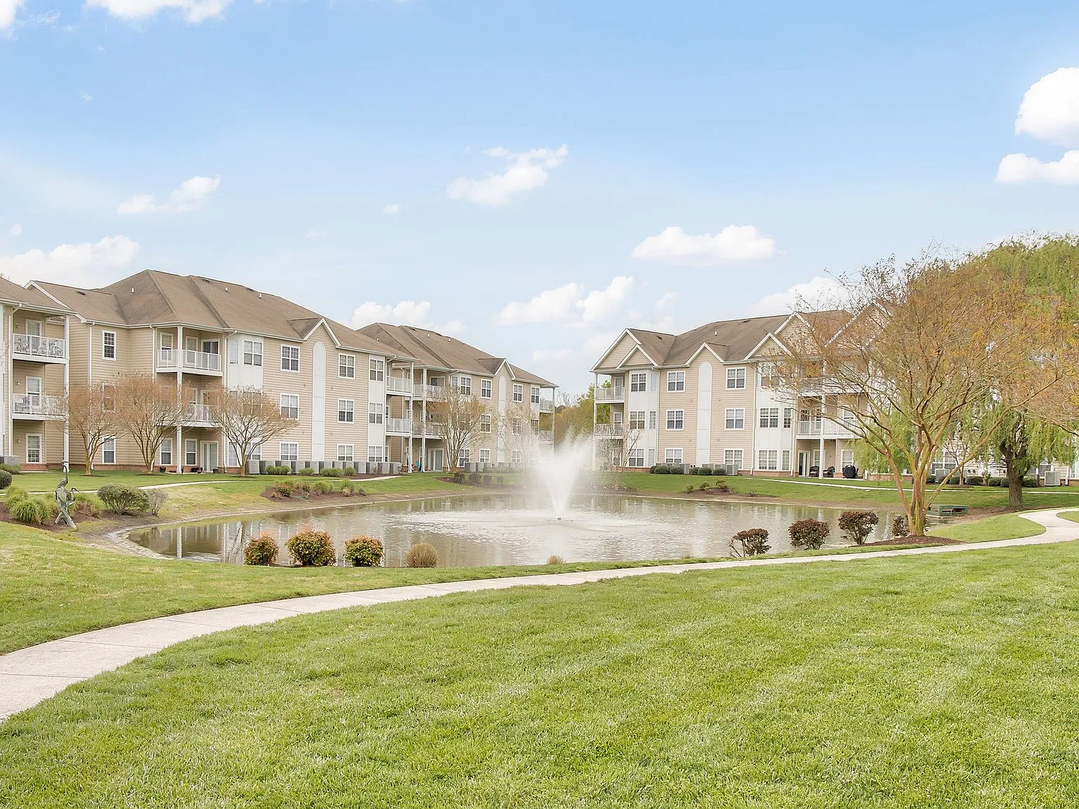 Marley Manor Luxury Apartment Homes — Photo 1