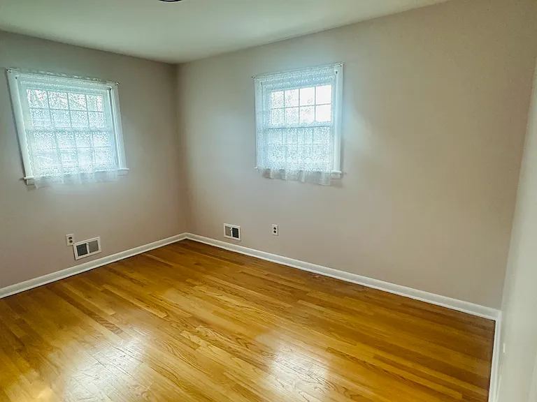 672 Providence St — Photo 9