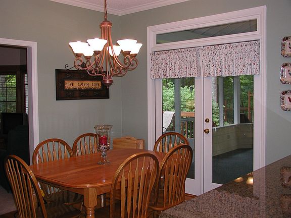 Eat-in Kitchen