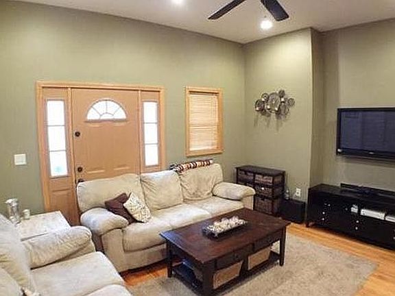 Living Room (2)