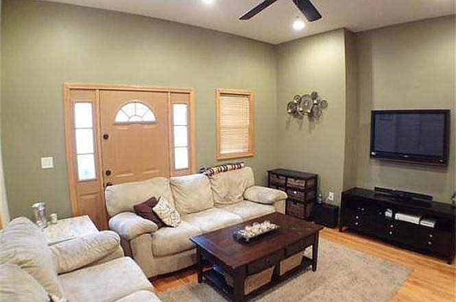 Living Room (2)