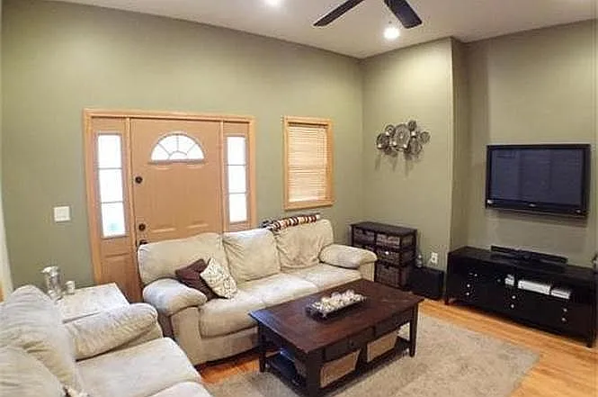 Living Room (2)