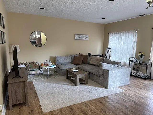 421 Brittany Dr #421 — Photo 4
