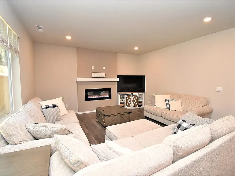 10717 32nd St NE — Photo 7
