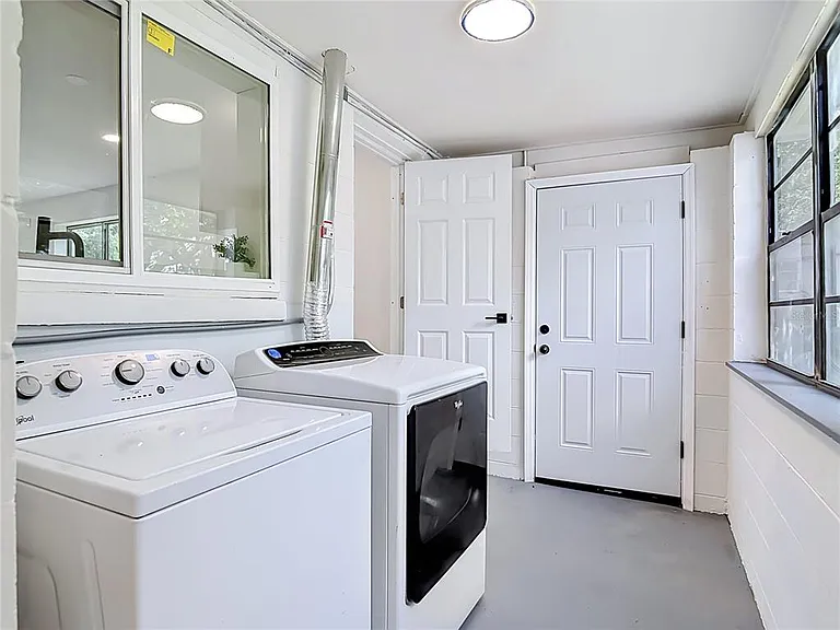 234 N Adams St — Photo 33