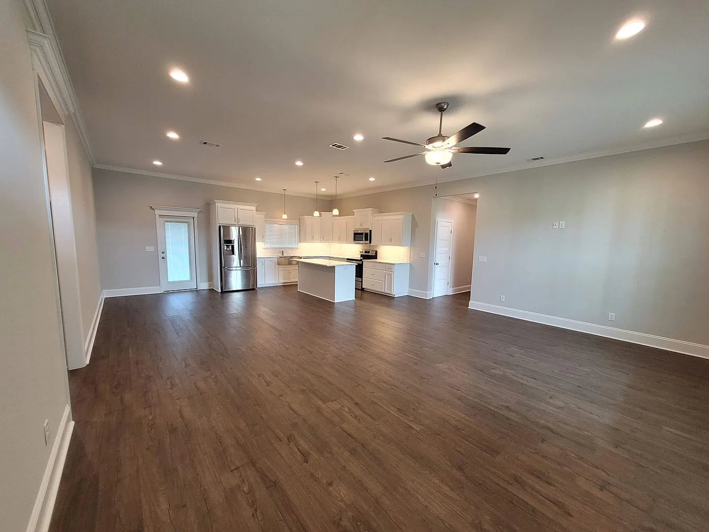 Luxurious Living: Spacious 4 Bedroom Home with 3-Car Garage and Pet-Friendly in Lakeland, GA — Photo 2
