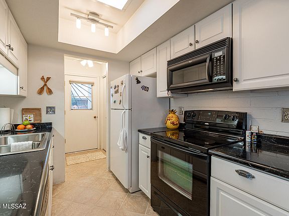 5th image of 398 W Calle De Las Flores