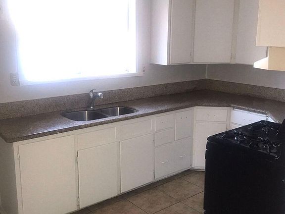 2nd image of 26148 Cypress St #100