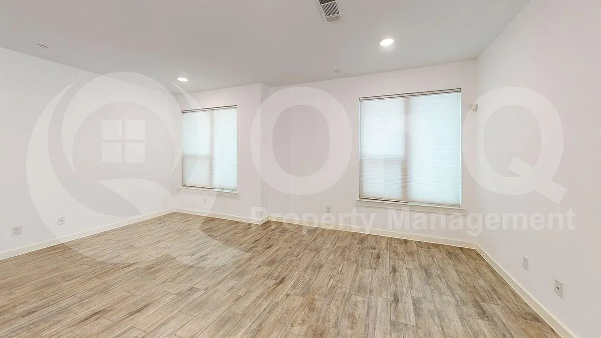 3 bed, 2.5 bath, 1915 sqft, $2,895 — Photo 3
