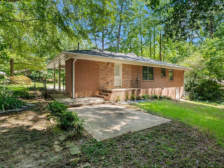 1540 Berkeley Ln NE — Photo 26