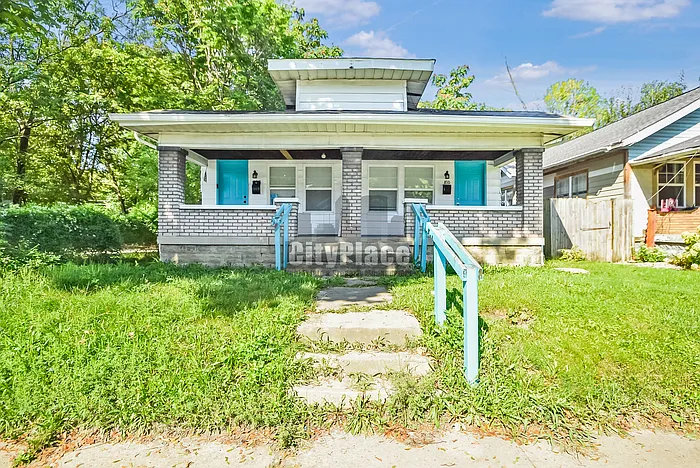 810 N Gladstone Ave