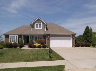 1605 SW Cross Creek Pl, Blue Springs, MO 64015