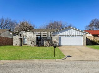 3051 Shane Dr, Haltom City, TX 76117