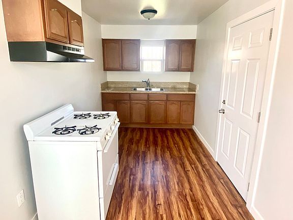 2nd image of 149 E 111th Pl