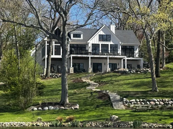 W2030 Kings LANE, East Troy, WI 53120