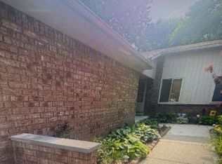 27027 Lincolnshire Dr #1, Southfield, MI 48034