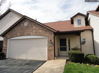 5695 Gateway Ln UNIT 802, Brookpark, OH 44142
