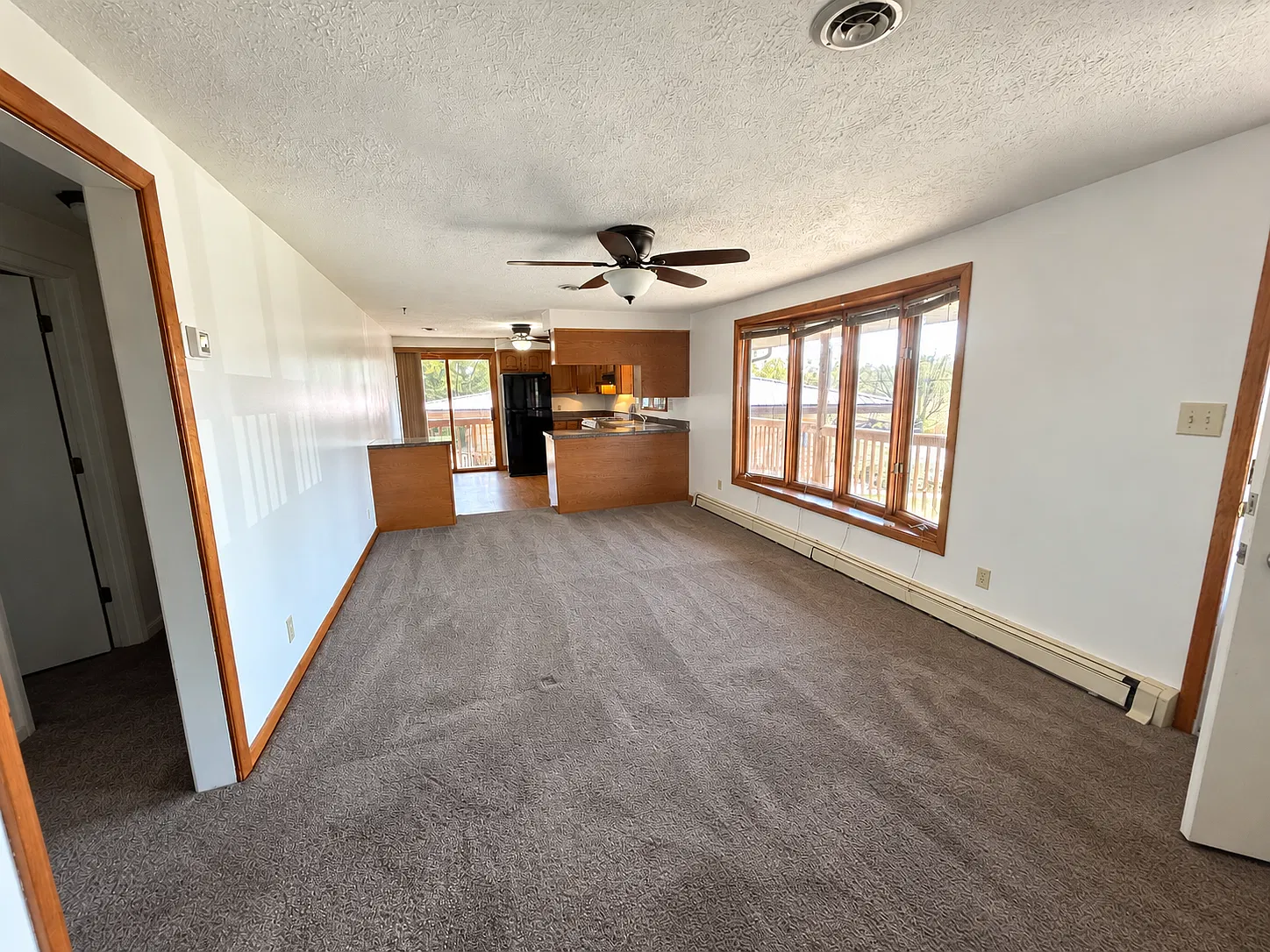 3 bed, 1000 sqft, $1,550 — Photo 3