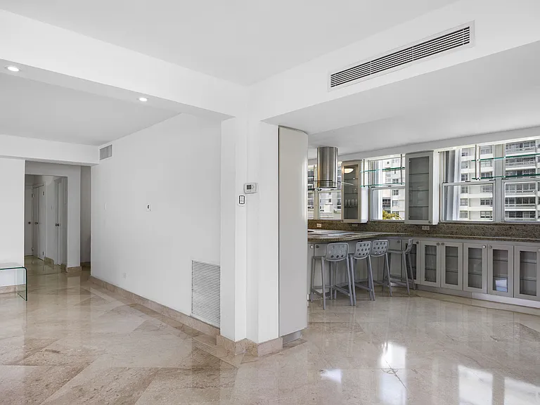 54 Kings Ct #7A — Photo 3