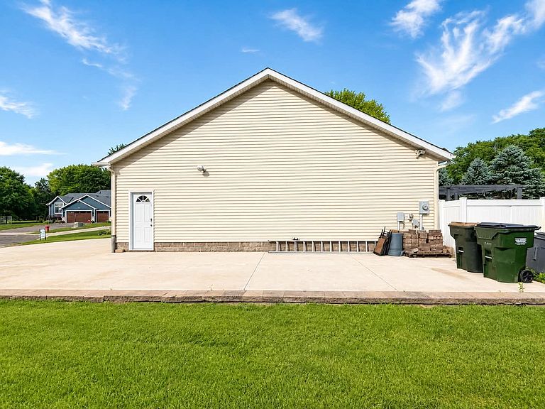 Listing photo 5