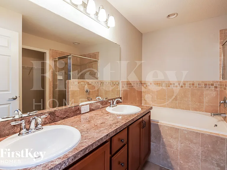881 Greenshank Dr — Photo 10