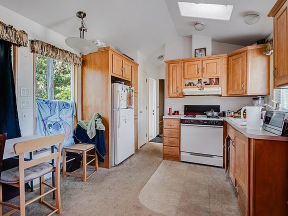 3rd image of 2546 Capitola Rd #32
