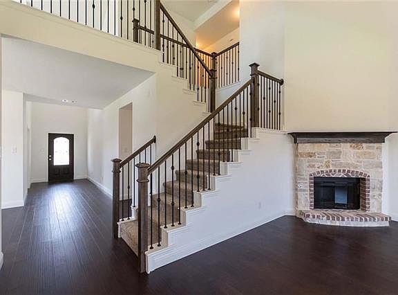 3rd image of 1005 Perennial Ln