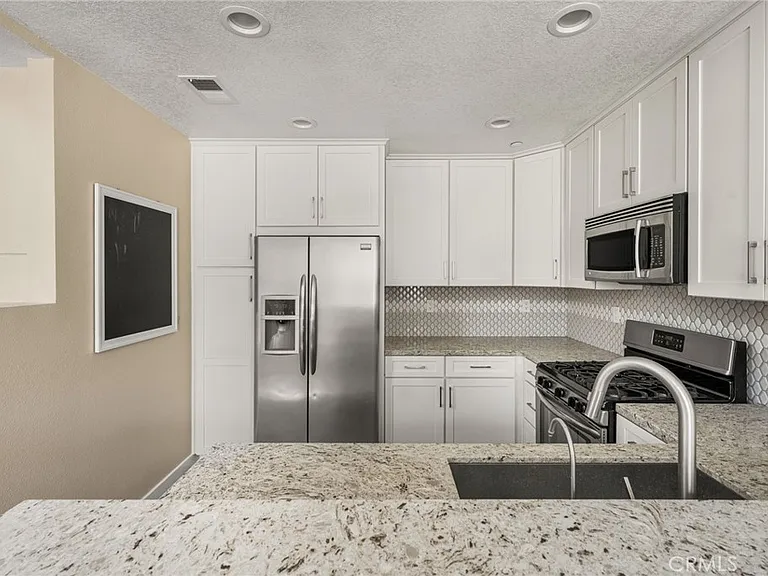 3441 E Berkshire Ct — Photo 16